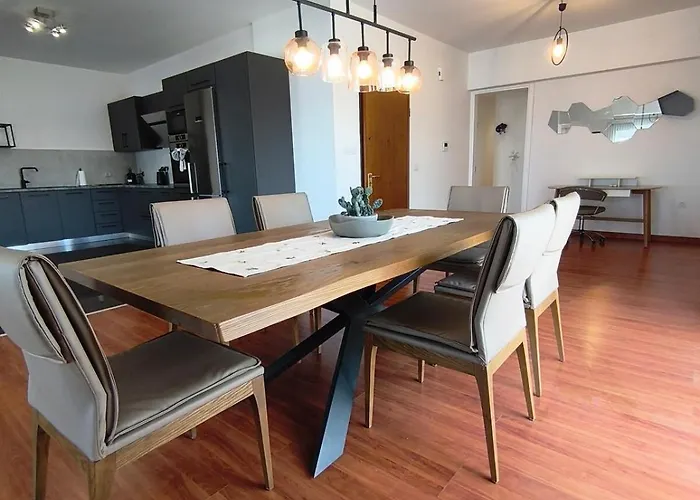 Downtown Luxury * Rhodes City