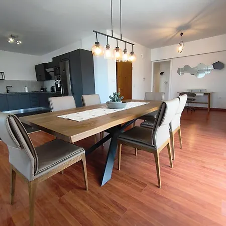 Downtown Luxury * Rhodes City