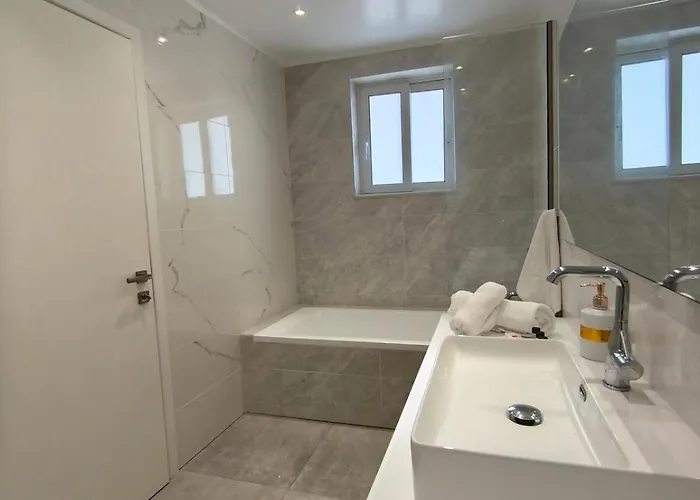 Downtown Luxury Apartment